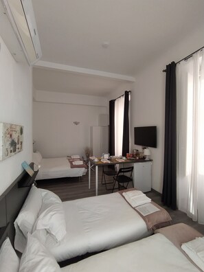 Deluxe Quadruple Room, Private Bathroom, City View | 4 bedrooms, down comforters, minibar, in-room safe - Affittacamere Domus Nikolai (Bari)