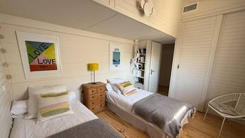 3 bedrooms, iron/ironing board, travel crib, WiFi