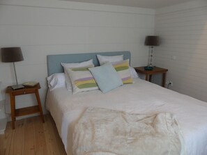 3 bedrooms, iron/ironing board, travel cot, WiFi