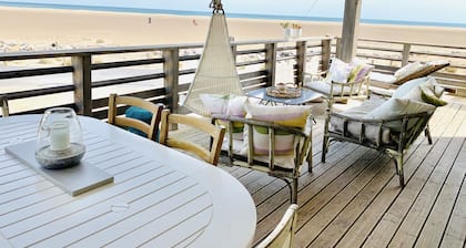 Authentic chalet on stilts facing the sea (15 m) - 4-star services
