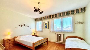 1 bedroom, free WiFi - Annecy: Spacious F2 50m from lake with balcony and parking (Annecy)