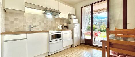 Fridge, microwave, dishwasher