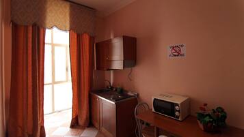 Single Room | Desk, free WiFi, bed sheets