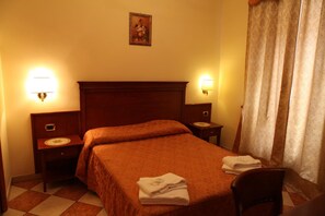Desk, free WiFi, bed sheets - Elegance (Rome)