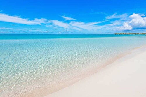 Hideaway Villa TCI – Steps to Grace Bay Beach, Private Pool with Sunset Views
