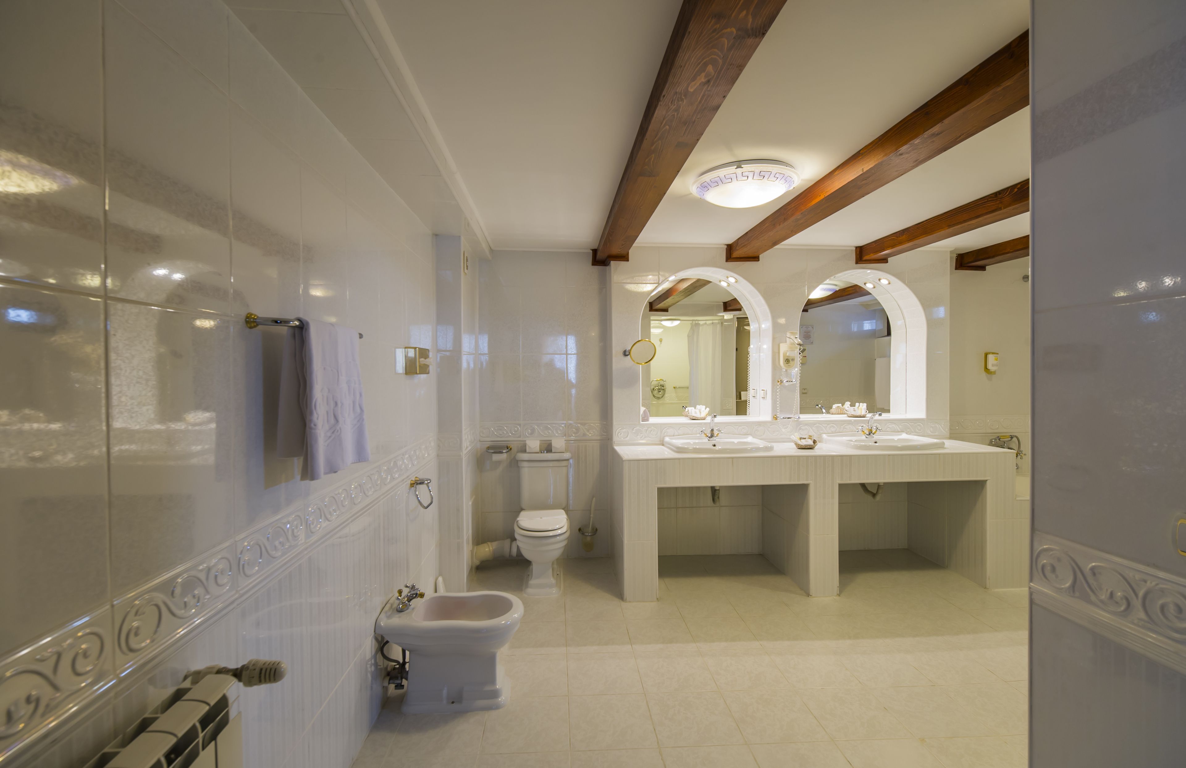 deluxe suite, balcony | bathroom | free toiletries, hair dryer, slippers, bidet