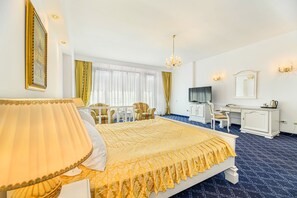 Rom – superior, 1 queensize-seng, balkong | Minibar, safe på rommet, skrivebord og blendingsgardiner