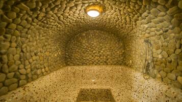 Un sauna, una bañera de hidromasaje, baño turco, masajes