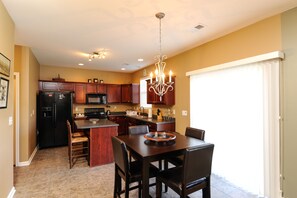 Dining - 4 bedroom house close to the Horse Park (Georgetown)