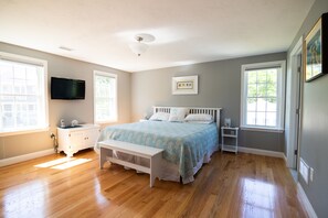 4 Schlafzimmer, Schreibtisch, Bügeleisen/Bügelbrett, Reisekinderbett