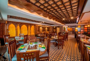 مطعم