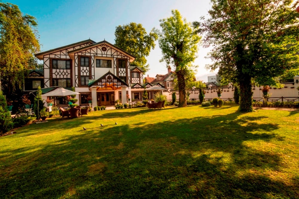 Lemon Tree Hotel Srinagar image