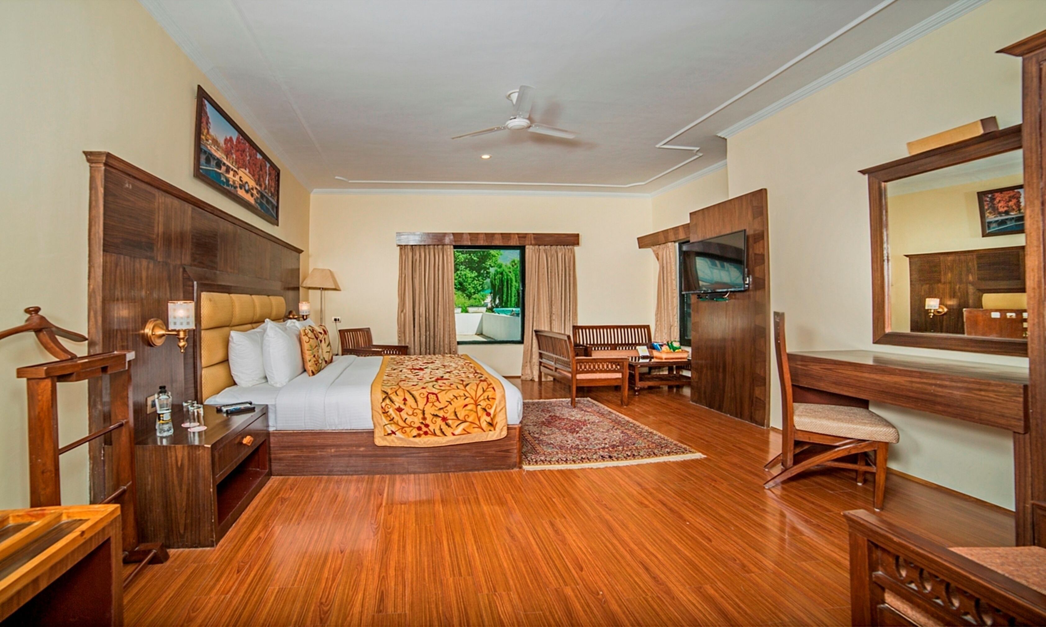 In-room safe, individually furnished, desk, laptop workspace
