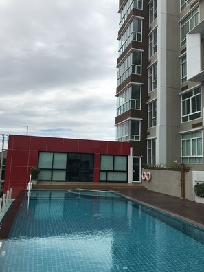 Kolam renang outdoor
