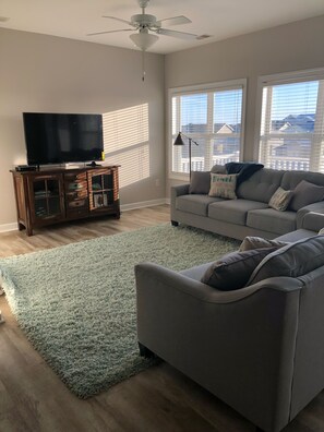 Smart TV, fireplace, video games, ping pong