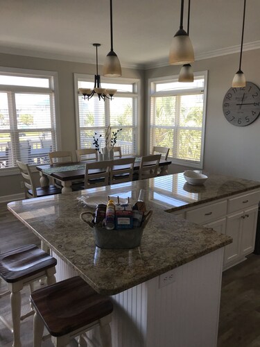 Canal Front w/ Putting Green w/ private dock & private heated pool; Sleeps 18+ 