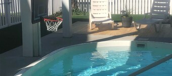 Canal Front w/ Putting Green w/ private dock & private heated pool; Sleeps 18+