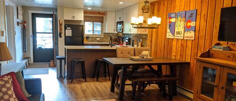 Smart-TV, Kamin, DVD-Player, Videothek