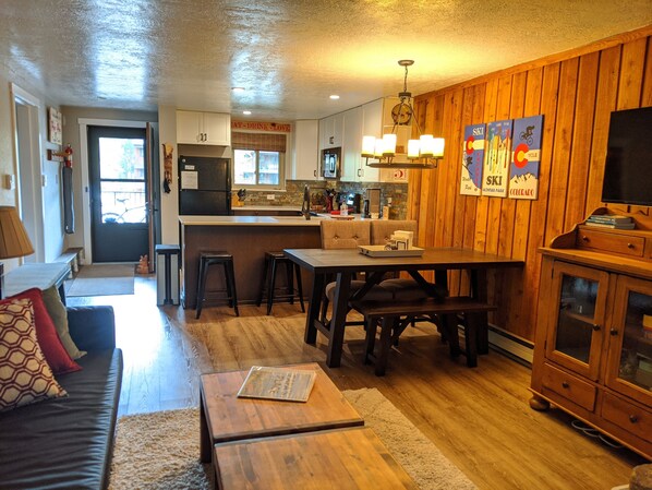 Smart TV, fireplace, DVD player, video library