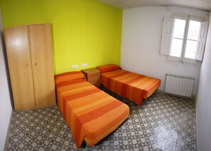 Quadruple Room | Blackout drapes, free cribs/infant beds, free WiFi, bed sheets