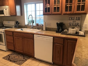 Fridge, microwave, oven, stovetop - Country Living! Professionally Cleaned, Self Check In - Sleeps 6 (Mt Pleasant)