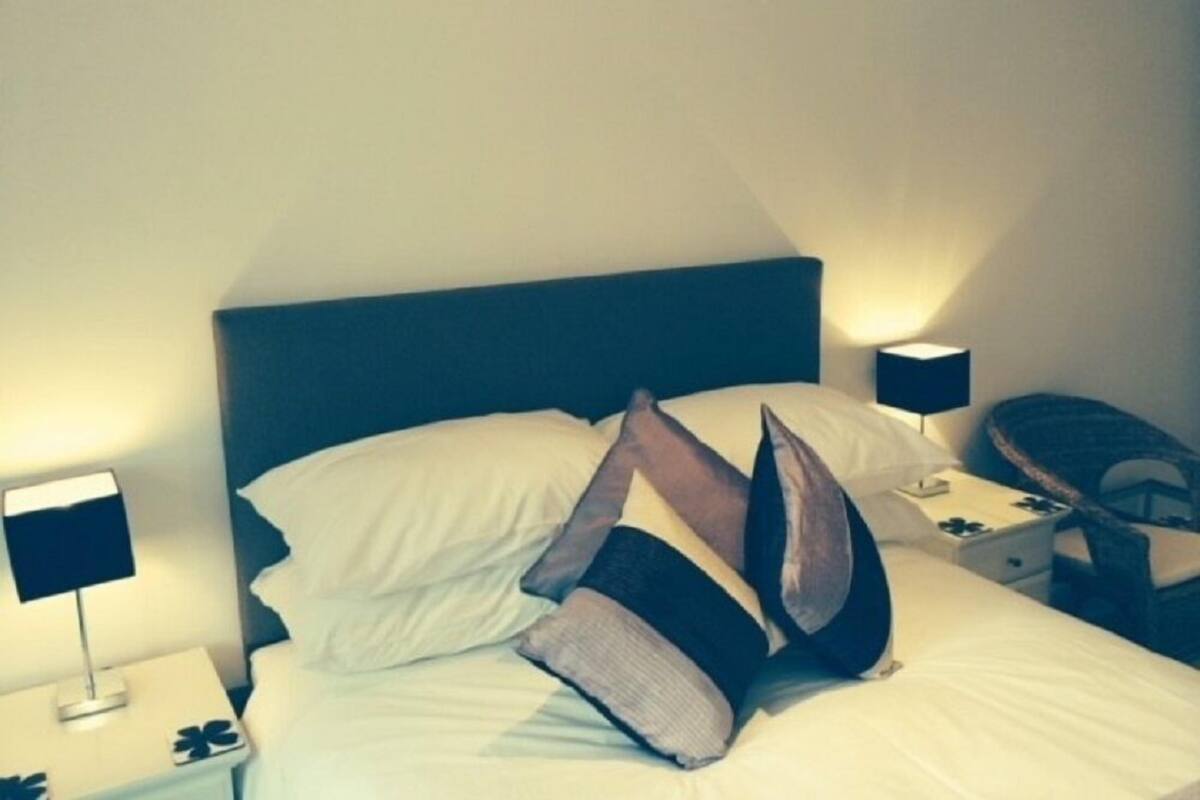 Deluxe Double Room (With Shower) | Premium bedding, desk, iron/ironing board, WiFi (free)