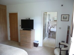 Chambre Double Deluxe (With Shower)