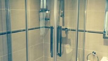Deluxe Double Room (With Shower) | Bathroom | Shower, free toiletries, hair dryer, bathrobes