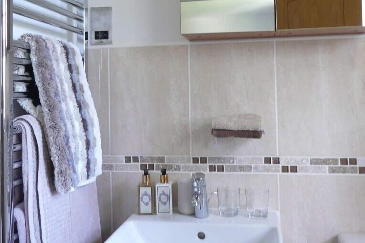 Bathroom sink