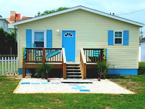 Exterior - "The Sea Shack" Cottage Feet to Sand (Carolina Beach)