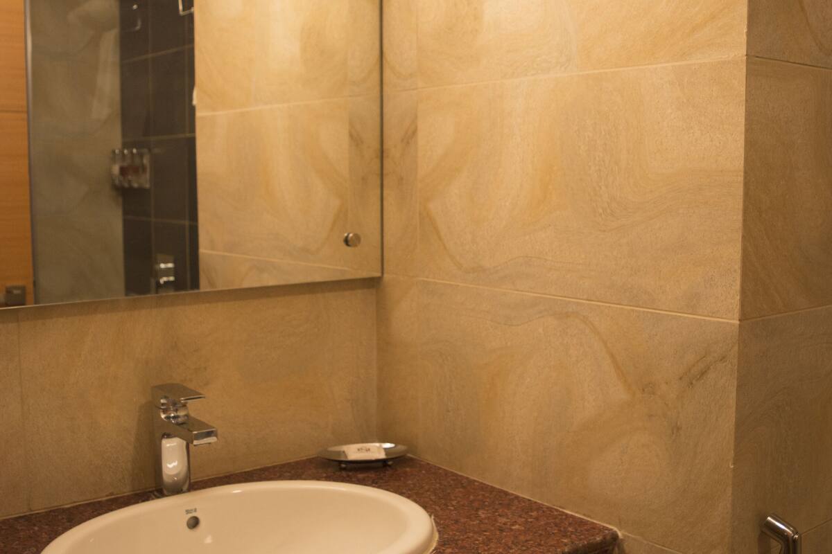 club room | bathroom | shower, free toiletries, towels