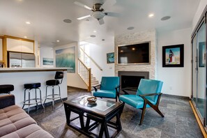 Smart TV, fireplace, stereo - OCEAN VIEWS! New Modern Style House-Great for Groups and Families (San Diego)