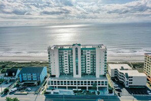 Exterior - BEAUTIFUL BEACHFRONT Condo- Quiet- Pool, Hot Tub, Lazy River, Easy Beach Access (North Myrtle Beach)
