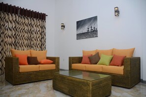 Lobby sitting area - Sithi Villas (Hikkaduwa)