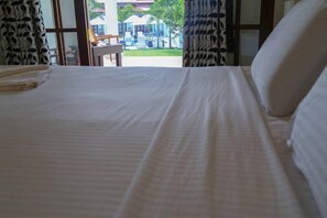 3 bedrooms, iron/ironing board, free WiFi, bed sheets - Sithi Villas (Hikkaduwa)