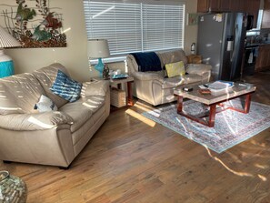 Smart-TV, Kamin, Tischfußball, Tischtennisplatte