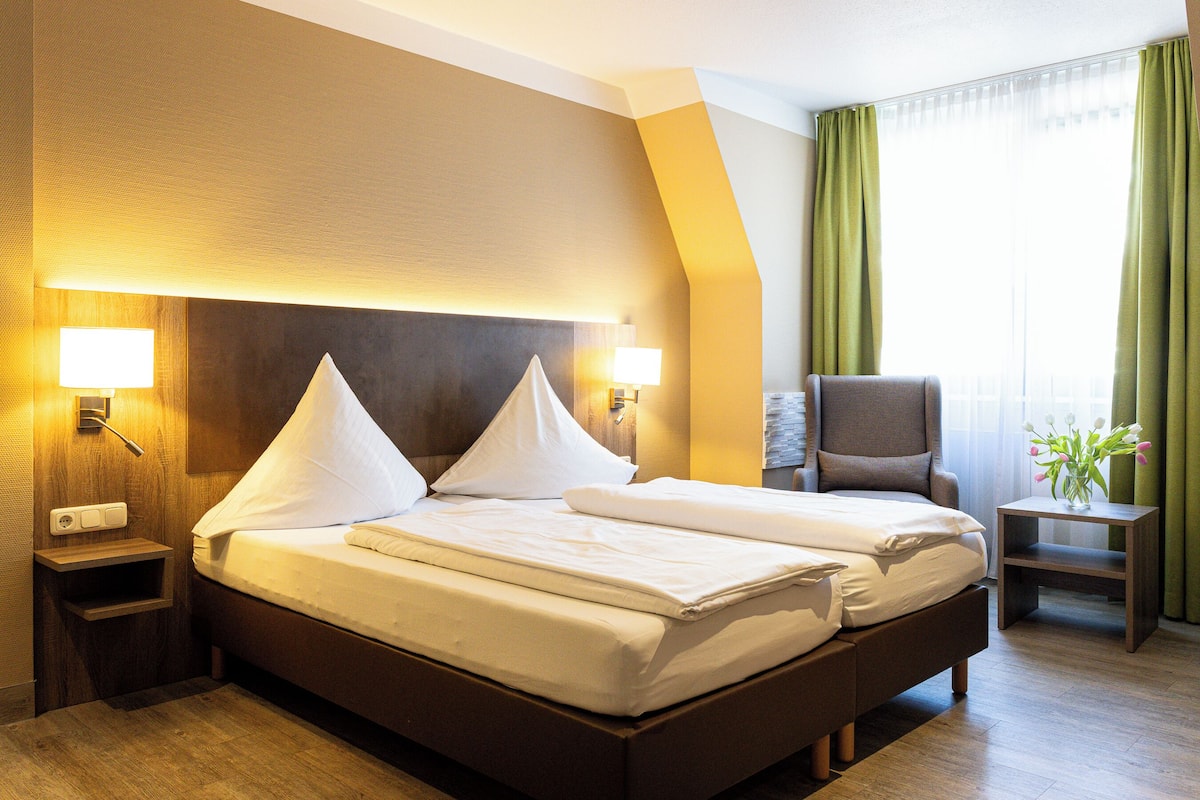 basic double room, 1 bedroom | in-room safe, desk, iron/ironing board, free wifi