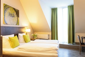 Basic Double Room, 1 Bedroom | Bathroom