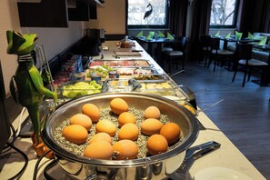 Daily buffet breakfast for a fee