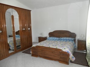 Double or Twin Room, Shared Bathroom | Premium bedding, iron/ironing board, cribs/infant beds, free WiFi