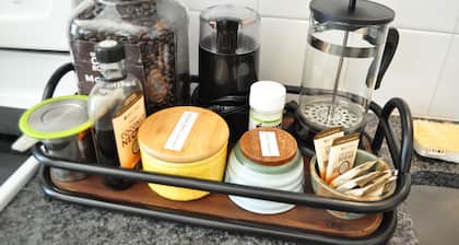 Pet Friendly, Light-filled, Organic Studio, Full Kitchen, Hot Tub