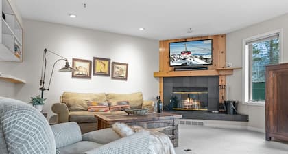 RMR: Balsam Lodge B4 Condo in The Aspens/Wilson, WY