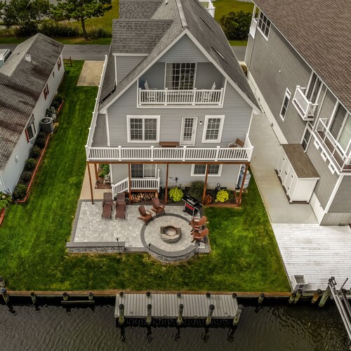 Upscale Waterfront Home with Elevator, Solar Powered