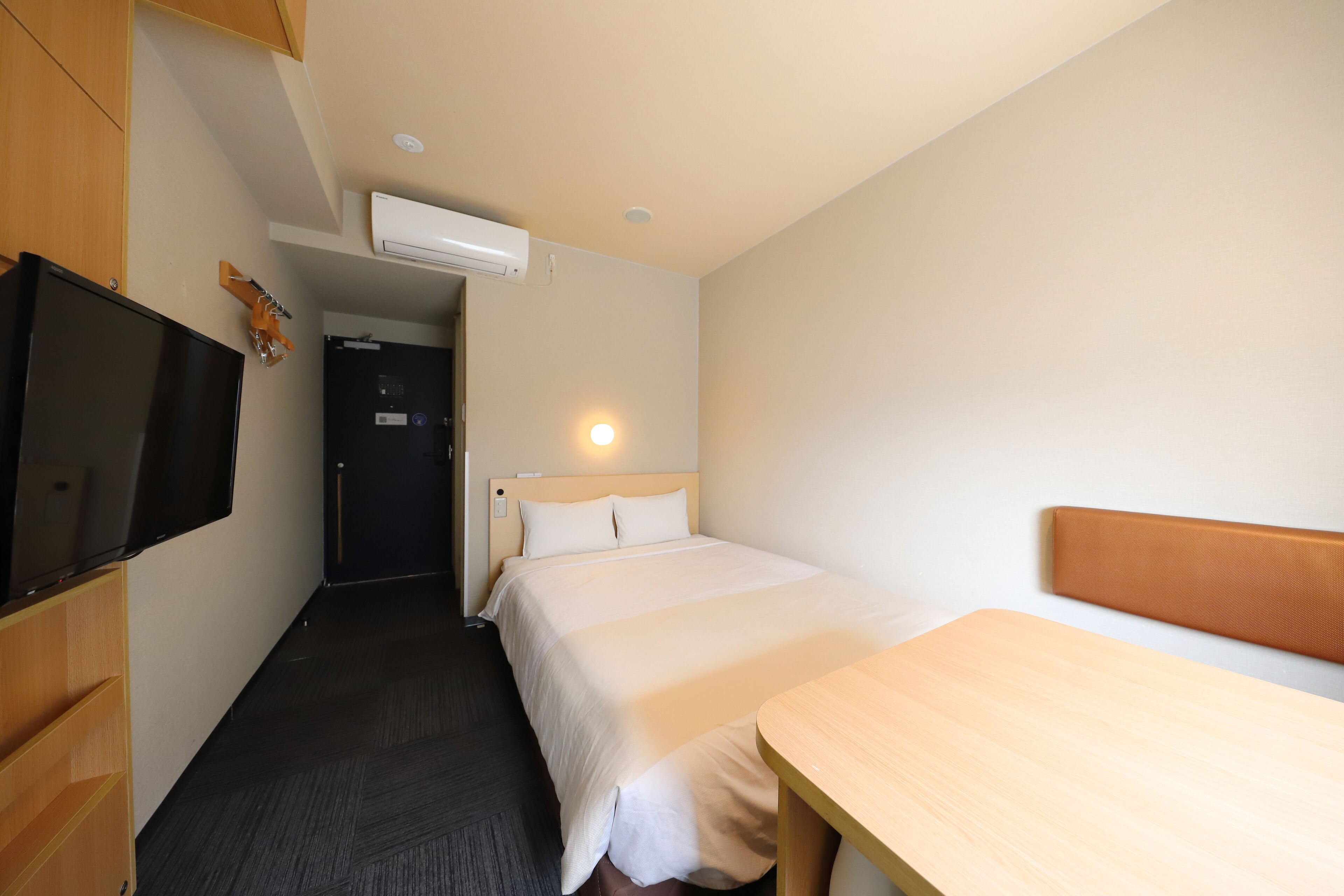 double room [with bench seat], non-smoking | desk, free wifi, bed sheets