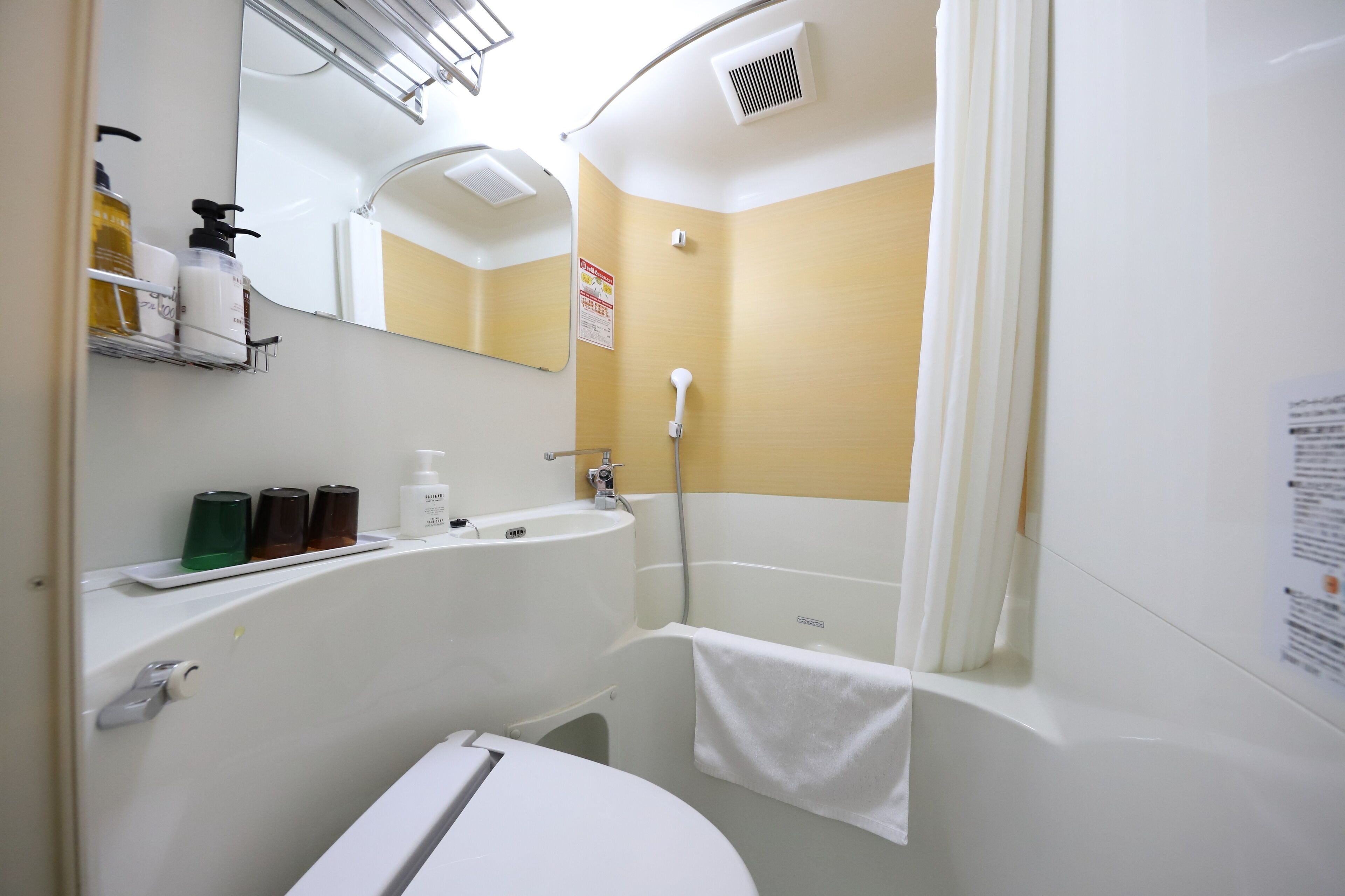 connecting room [with sofa] , non-smoking | bathroom | combined shower/bathtub, deep-soaking bathtub, free toiletries