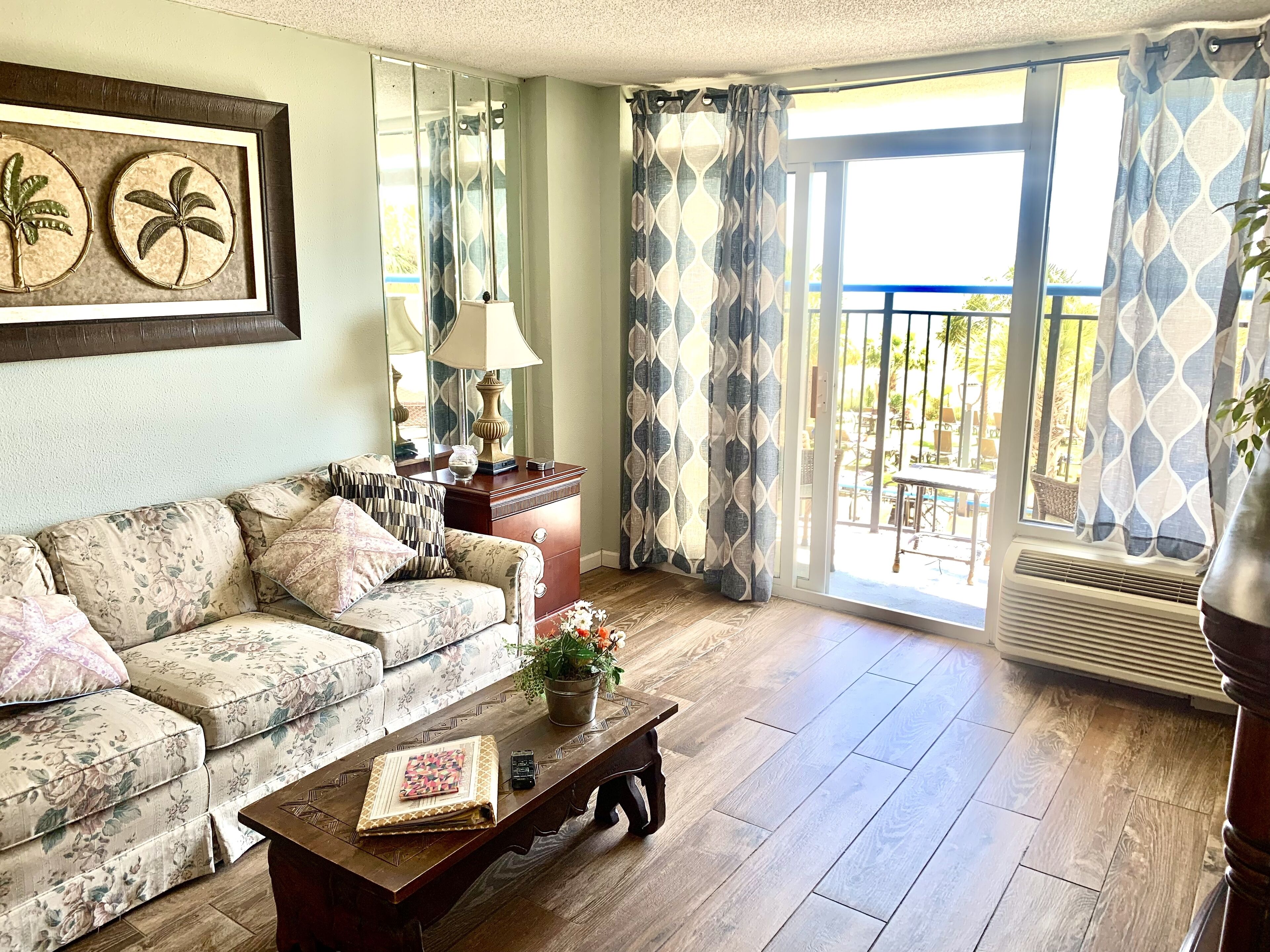 Oceanfront! Prime Location! King Bed! On Ocean Boulevard!