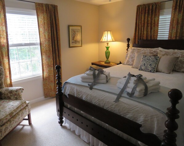 3 bedrooms, desk, iron/ironing board, free WiFi