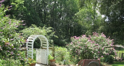 The Virginia Country Cottage en el Black Twig Garden- 30 acres, 1 milla de I81