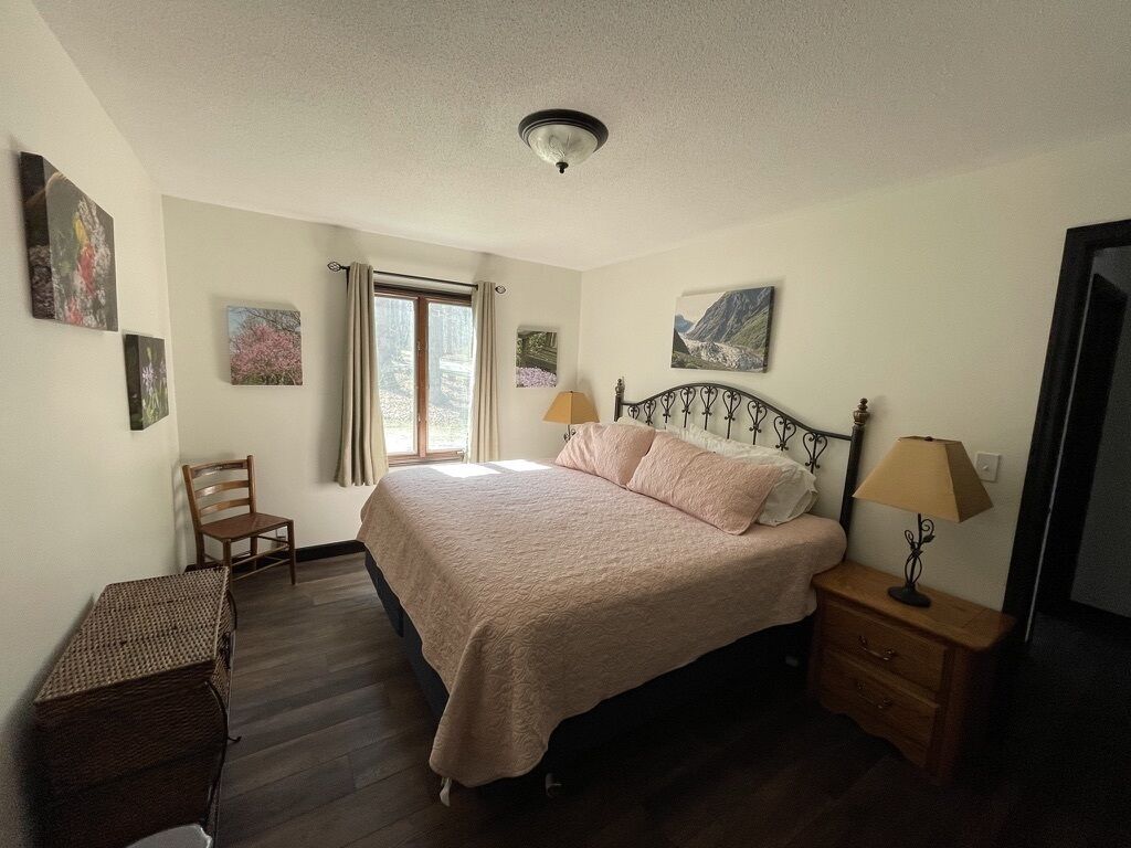 3 bedrooms, iron/ironing board, travel crib, free WiFi