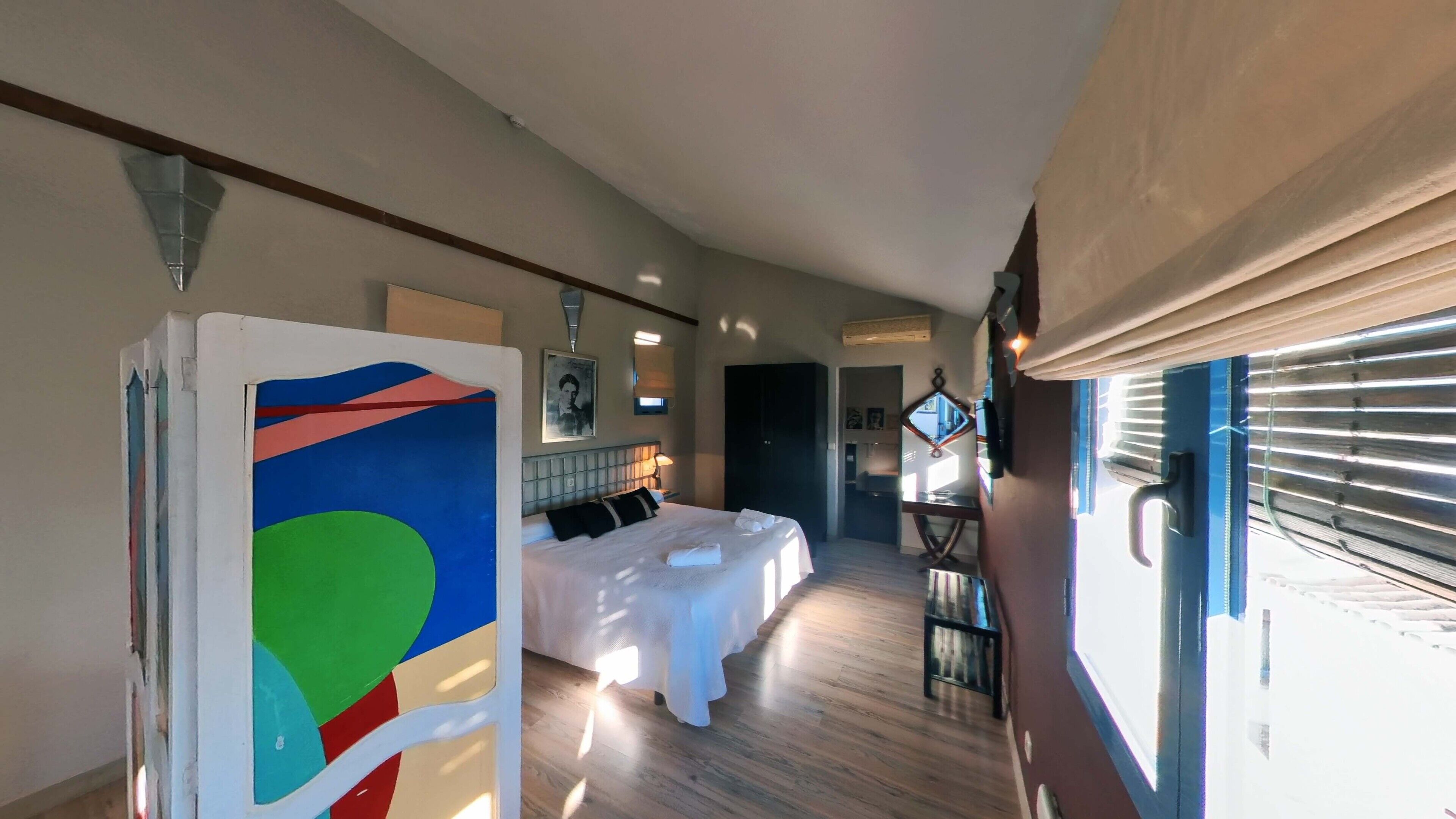 Habitación Deluxe doble | Caja fuerte, escritorio, cortinas opacas y wifi gratis